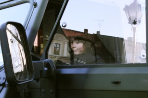 Julia Tycner - zdjęcie przedstawia mojego brata Konrada w samochodzie wojskowym podczas uroczystości Święta Niepodległości na Rynku