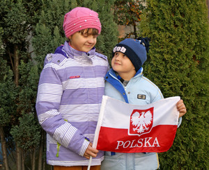 Fot. Barbara Zaborska. Zdjęcie Dominiki i Mateusza Zaborskich z elementem patriotycznym. Stare Oborzyska.