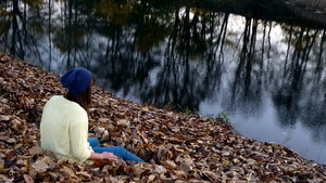 Fot. Anna Waligóra. Zdjęcie wykonane w Kokorzynie przy placu zabaw, na fotografii Patrycja Żur. Autorka jest uczestniczką Koła FOTO-WIDEO przy Gimnazjum im. Jana Pawła II w Starych Oborzyskach. Opiekunem koła jest Barbara Zaborska.
