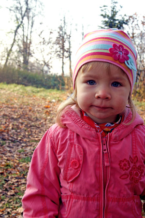 Fot. Dominik Kupka. Zdjęcie przedstawia Roksanę Pudlicką z Kokorzyna. Autor jest uczestnikiem Koła FOTO-WIDEO przy Gimnazjum im. Jana Pawła II w Starych Oborzyskach. Opiekunem koła jest Barbara Zaborska.