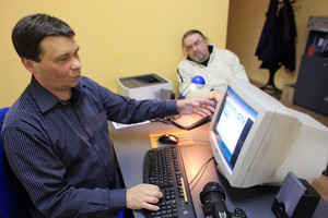 Kościan, redakcja Gazety Kościańskiej (ul. Dworcowa 2). Paweł Sałacki (zastępca naczelnego) i Jerzy Wizerkaniuk (redaktor naczelny)