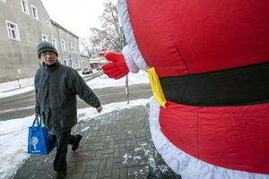 Kościan, Rynek.  Świąteczna reklama - sklep elektryczny
