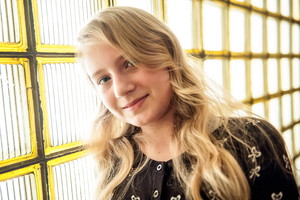 Szkoła Podstawowa nr 4 w Kościanie, klasa VI A. Marta Filka lat 12. Moje plany na przyszłość: chciałabym zostać piosenkarka. Obecnie gram na skrzypcach. Kocham zwierzęta i naturę.