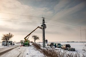 W drodze z Kościana do Widziszewa trafiliśmy na montaż rozłącznika średniego napięcia THO sterowanego drogą radiową z Rejonowej Dyspozycji Ruchu w Kościanie.