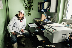 Ubojnia w Poninie.  Pan Roman może również ze swojego gabinetu czuwać nad prawidłowo wykonywaną pracą w ubojni. 