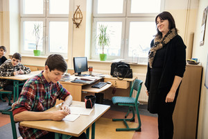 Nad prawidłowym przebiegiem sprawdzianu czuwa pani Renata Dudziak.