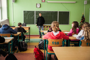 ekcja fizyki w klasie 1c Gimnazjum w St.Oborzyskach, lekcję prowadzi pan Witold Kubiak; sala 118, godz.14:10.