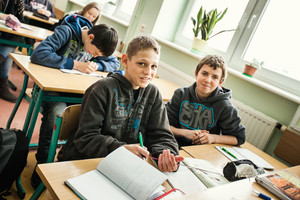 ekcja fizyki w klasie 1c Gimnazjum w St.Oborzyskach, lekcję prowadzi pan Witold Kubiak; sala 118, godz.14:10.