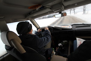 Jak w każdą środę w powiat ruszyły dwie ekipy rozwożące najnowszy numer Gazety Kościańskiej. Towarzyszyliśmy przez chwilę Alicji Żurek i Krzysztofowi Napierale, którzy kolportują 