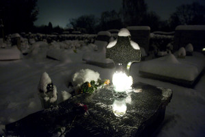 Półtora roku temu zmarł Janusz Romaniszyn. Wspaniały, mądry człowiek, doświadczony fotoreporter, od którego wiele się nauczyłem. Od tej pory gdy tylko jestem w Kościanie odwiedzam jego grób aby powiedzieć: - Dzięki, Janusz... Teraz rozumiem...