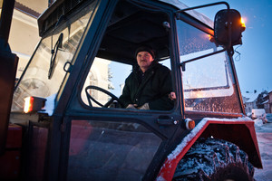 Śmigiel poranne odśnieżanie ulic przez pana Janusza 