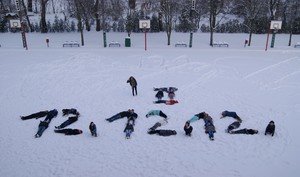 Natalia Adamska. Na zdjęciu uczniowie pomysłowej klasy IIc z I Liceum Ogólnokształcącego w Kościanie podczas przerwy.