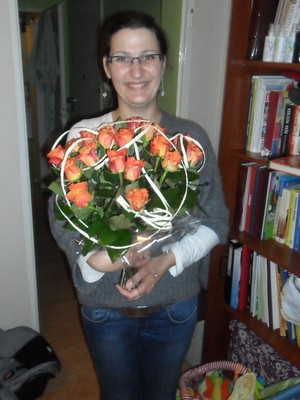 Izabela Drozda w dniu 30-tych urodzin. W ręku mam 30 róż, które otrzymałam od męża:) Zdjęcie zostało wykonane w naszym domu w Kościanie. Zdjęcie zostało wykonane przez mojego męża - Pawła Drozdę.