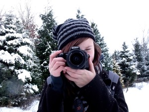 Autorka - Wiktoria Kasińska. Na zdjęciu Sandra Głowicka. Zdjęcie wykonano w ramach działalności Koła FOTO-WIDEO z Gimnazjum im. Jana Pawła II w Starych Oborzyskach.