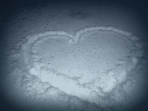 Fot.Ewelina Michałowicz Zgliniec - kl.2bg Zespół Szkół w Krzywiniu. Serduszko na śniegu