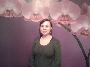 Autor: Jakub Wojtkowiak. Zdjecie przedstawia moją dziewczyną Dagmarę która w tym dniu obchodzi imieniny. Zdjęcie zrobione w domu w Kościanie 