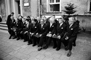 Chór męski Arion gotowy do udziału w spektaklu teatralnym Janusza Dodota. 